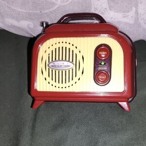 Retro Portable Radio with Auto Scan - Red and Cream